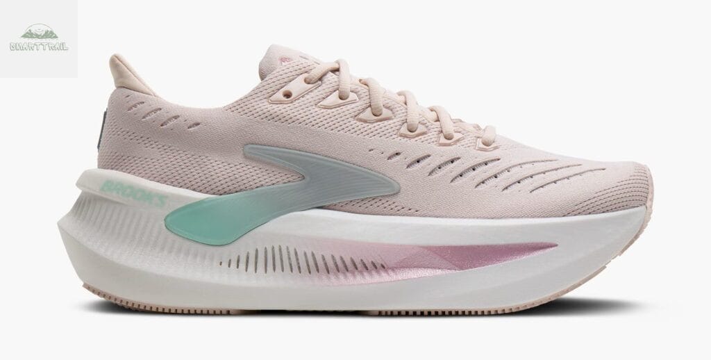 Brooks Ghost Max 2 bleu et orange avec semelle oversize à bascule