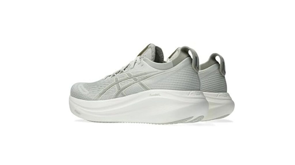 Asics Gel-Nimbus 27 blanche , une chaussure running pour coureur lourd réputée pour son confort absolu