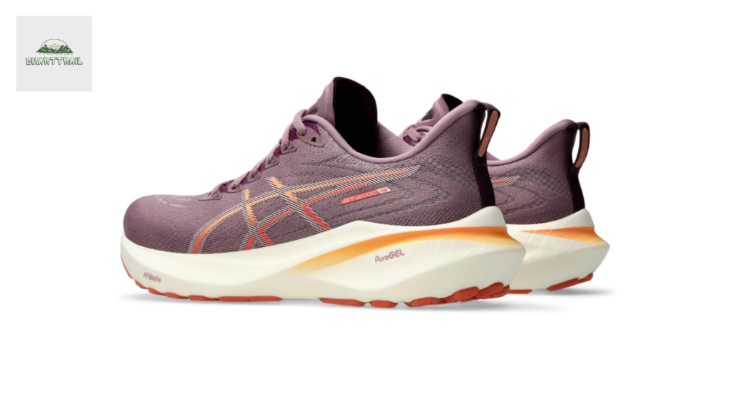 Vue arrière des chaussures de running Asics GT-2000 13 mauve et orange montrant le renfort au talon