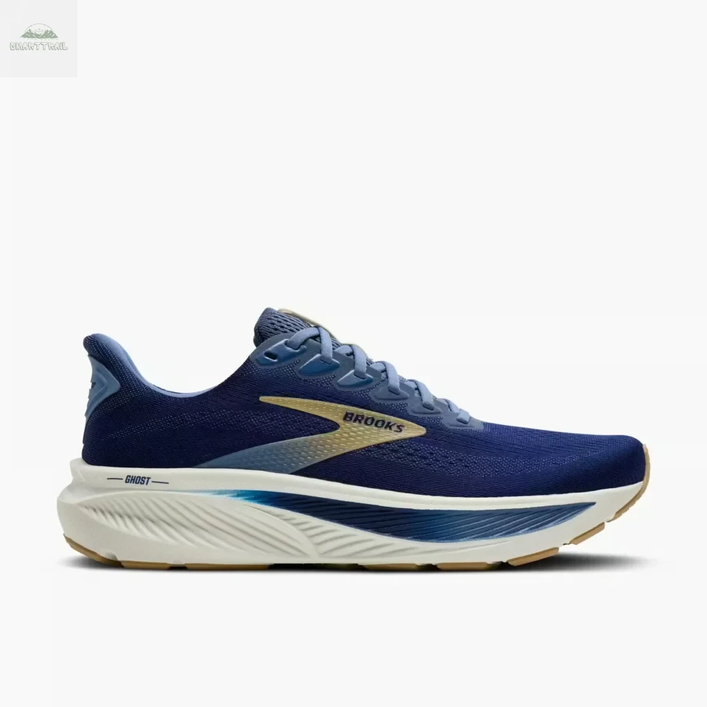 Vue latérale de la Brooks Ghost 17, chaussure running polyvalente pour coureur de plus de 85 kg