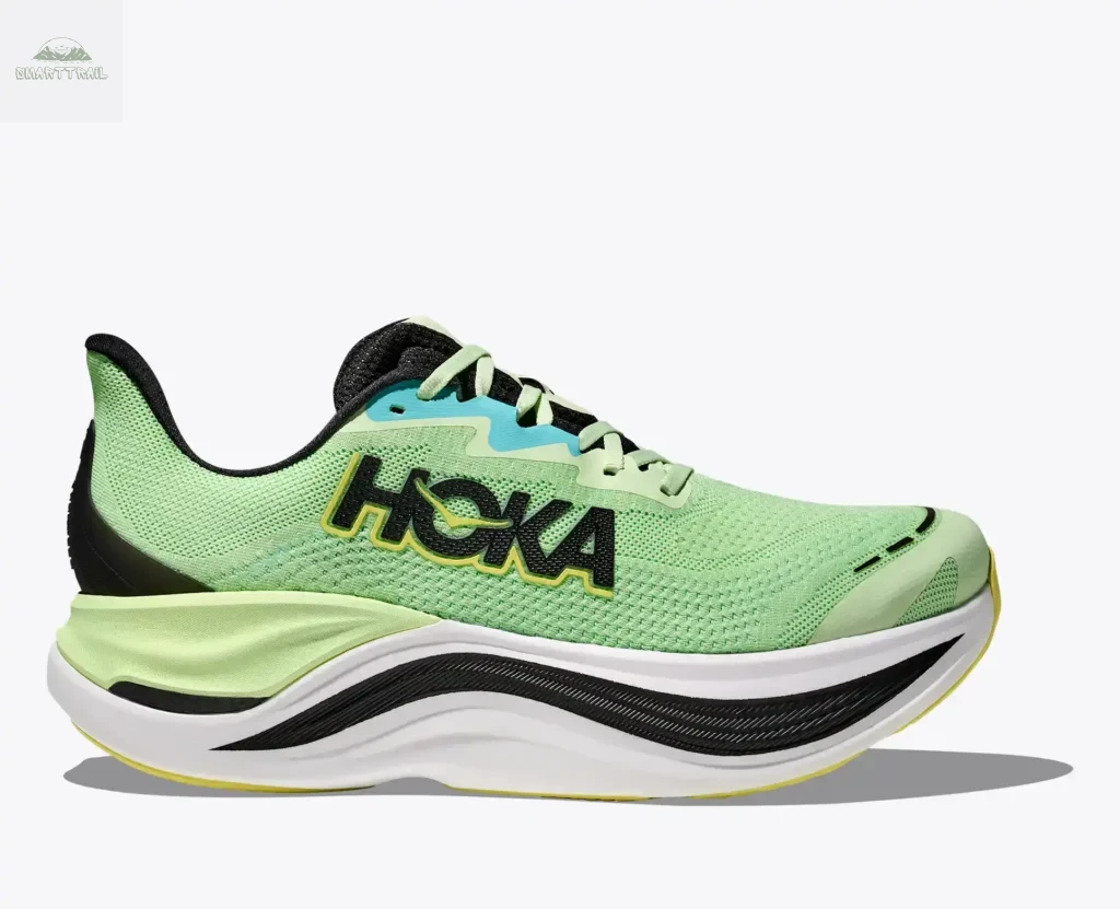 Vue latérale de la Hoka Skyward X, chaussure running avec amorti maximal pour coureur lourd